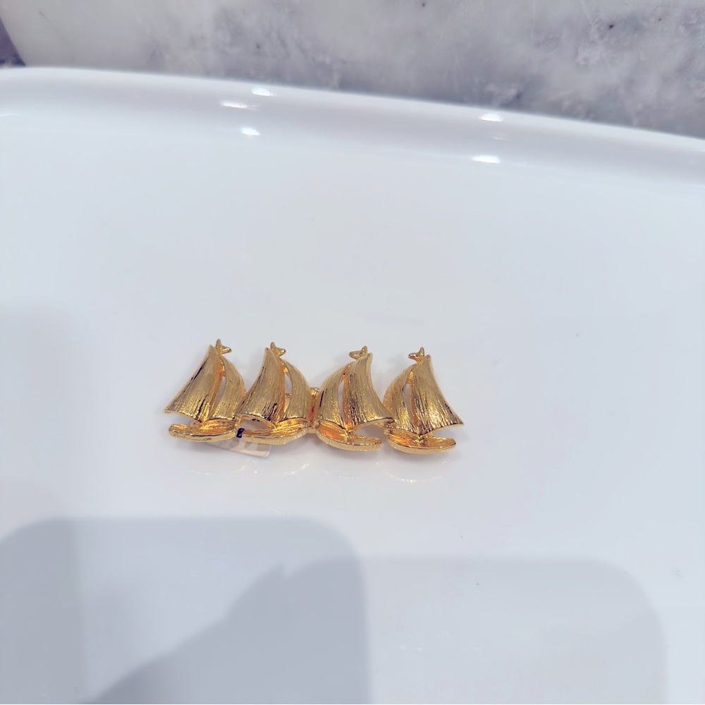 NWT- Gold Sailboat 1975 Belt 1/2” Buckle Scarf Vintage - Picture 3 of 8